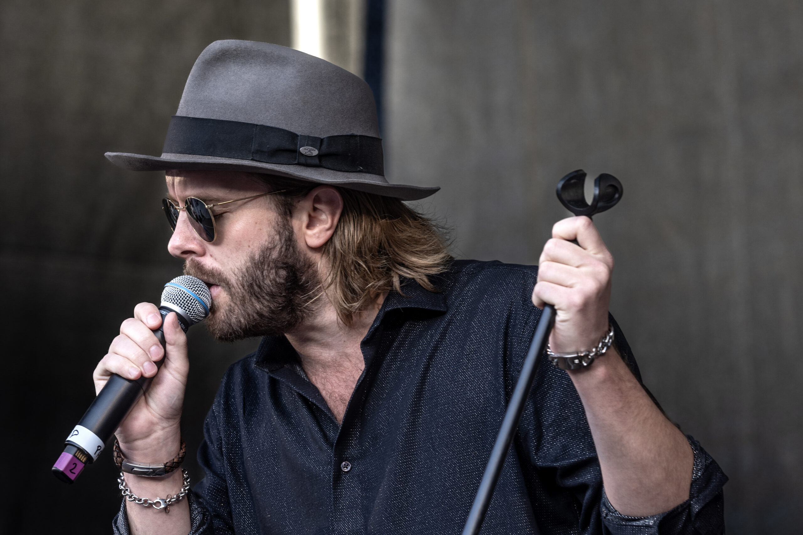 20230817 TrollhŠttan DrottningtorgetSommarpulsAllsŒng pŒ torget med Jessica Andersson Morgan Larsson David Nilsson o Bon ViviantsMycket folk sommar sommarkvŠllFoto: Joachim NywallFOTO : JOACHIM NYWALL KOD 0708840825_1COPYRIGHT JOACHIM NYWALL***BETALBILD***Redovisas till NYWALL MEDIA ABStrandgatan 30