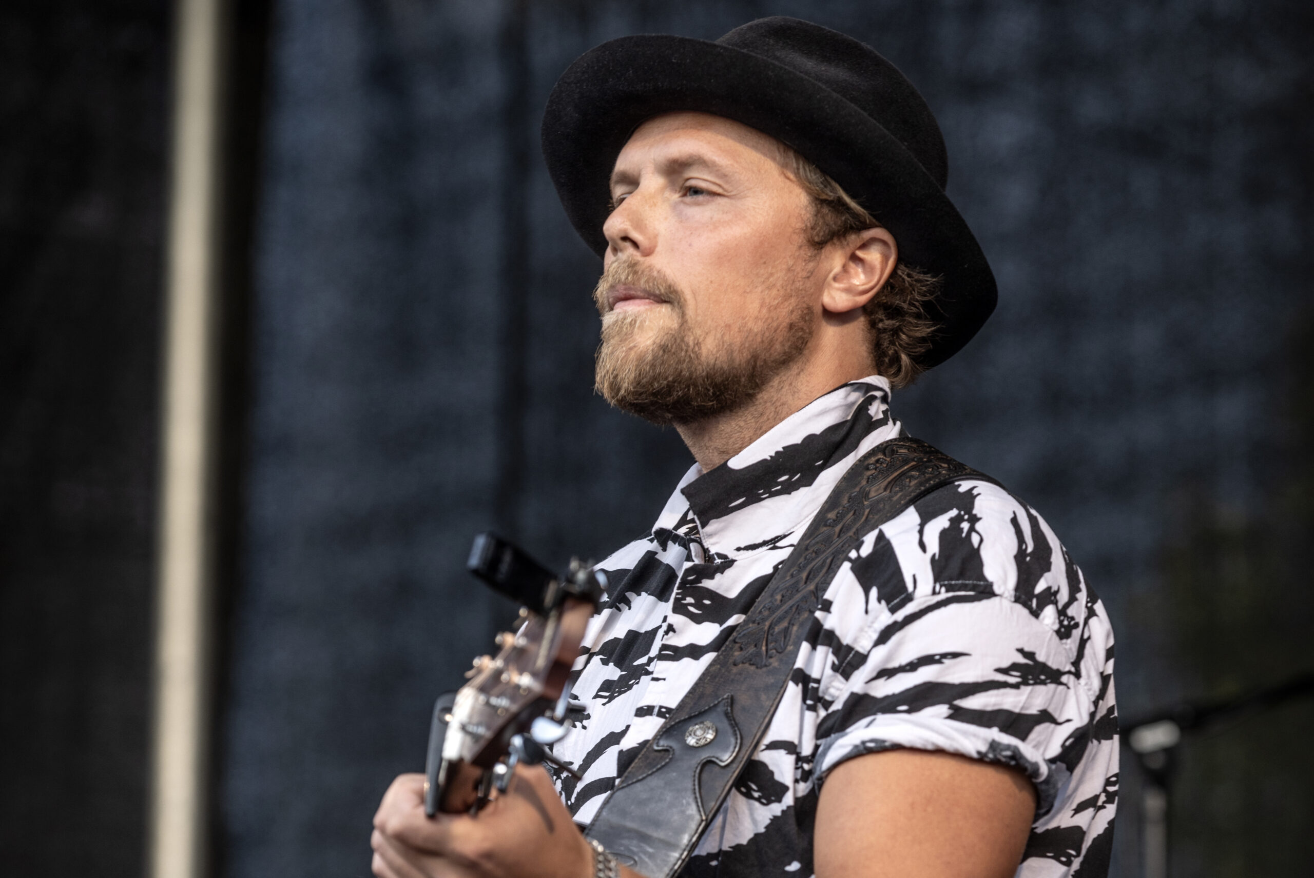 20230817 TrollhŠttan DrottningtorgetSommarpulsAllsŒng pŒ torget med Jessica Andersson Morgan Larsson David Nilsson o Bon ViviantsMycket folk sommar sommarkvŠllFoto: Joachim NywallFOTO : JOACHIM NYWALL KOD 0708840825_1COPYRIGHT JOACHIM NYWALL***BETALBILD***Redovisas till NYWALL MEDIA ABStrandgatan 30