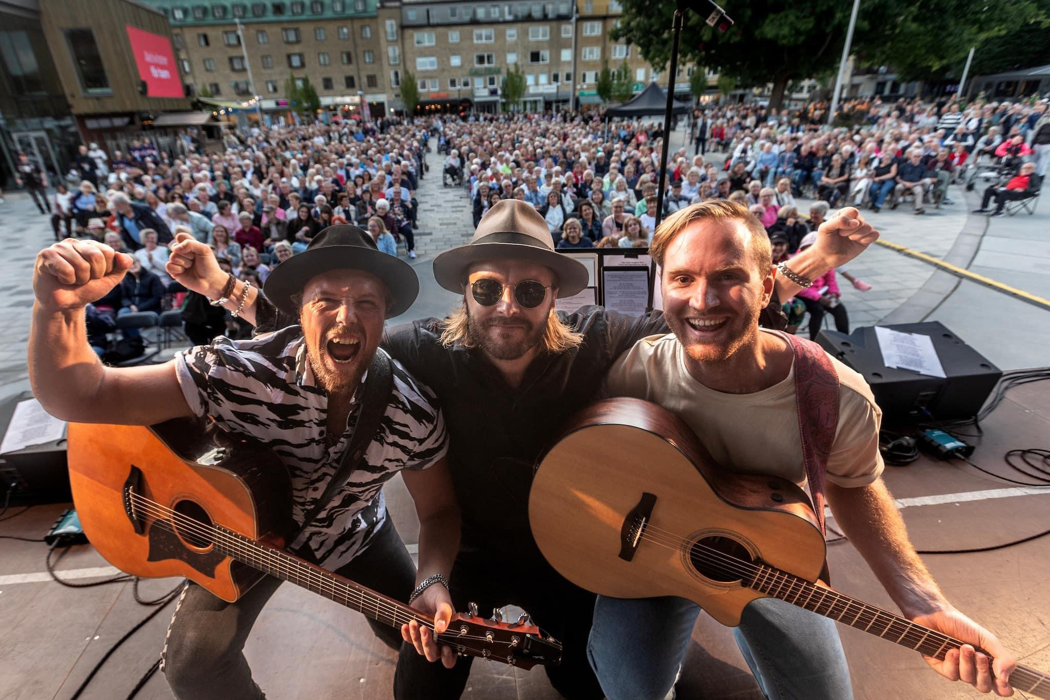 David Nilsson & The Bon Vivants - Live Torget Trollhättan Publik